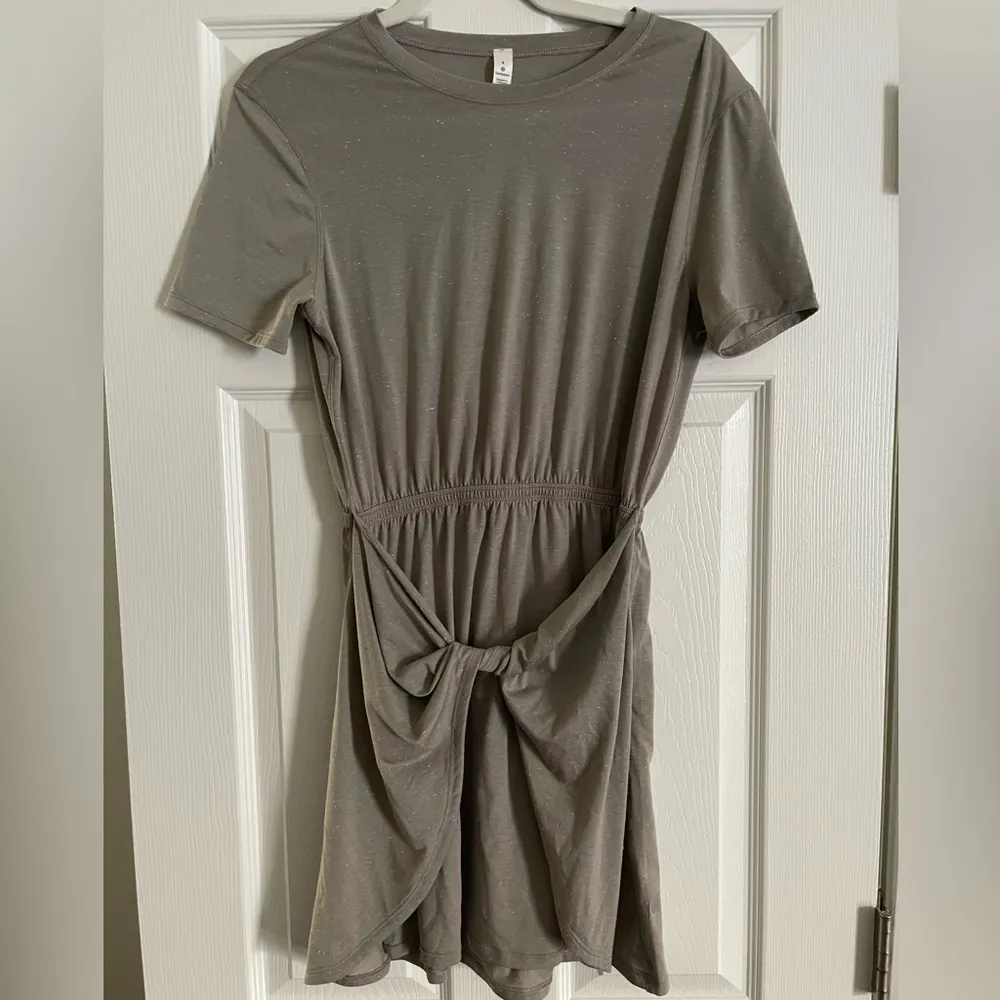 🐸Lululemon Unwind Your Mind Dress
Dark Chrome / White, Size 4 - Image 4