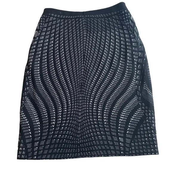 Diane von Furstenberg black‎ and white abstract print mae pencil skirt size 2 - Image 2