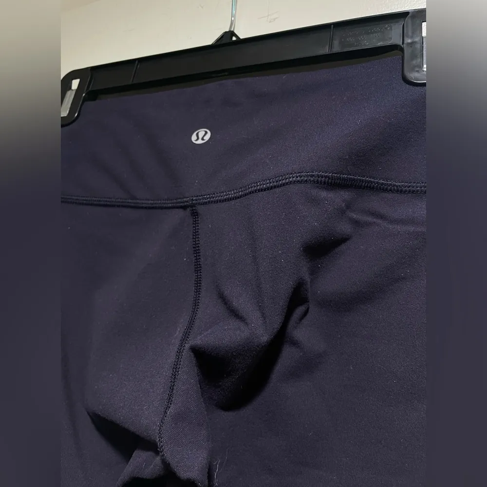 Lululemon Crop Navy Legging - Image 4
