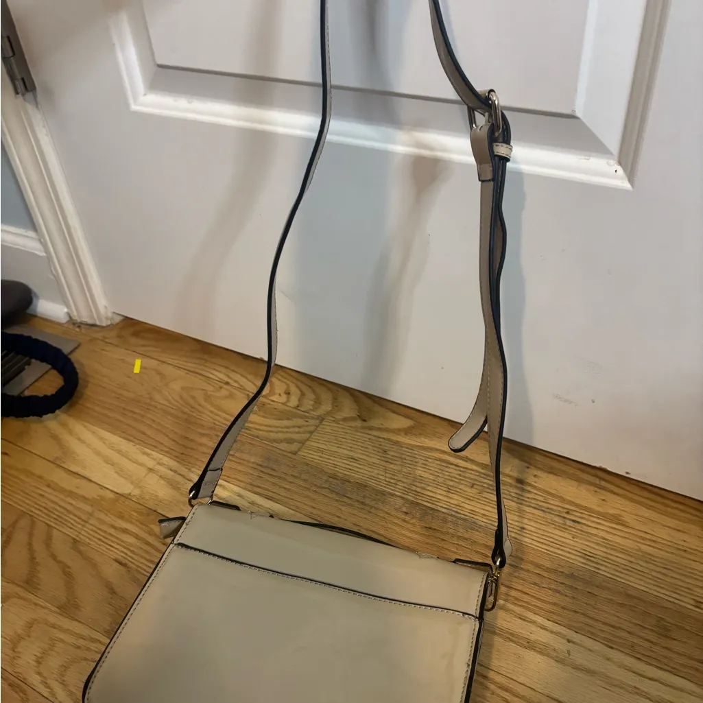 Simply Noelle Beige Patent Shoulder Bag crossbody EUC - Image 5