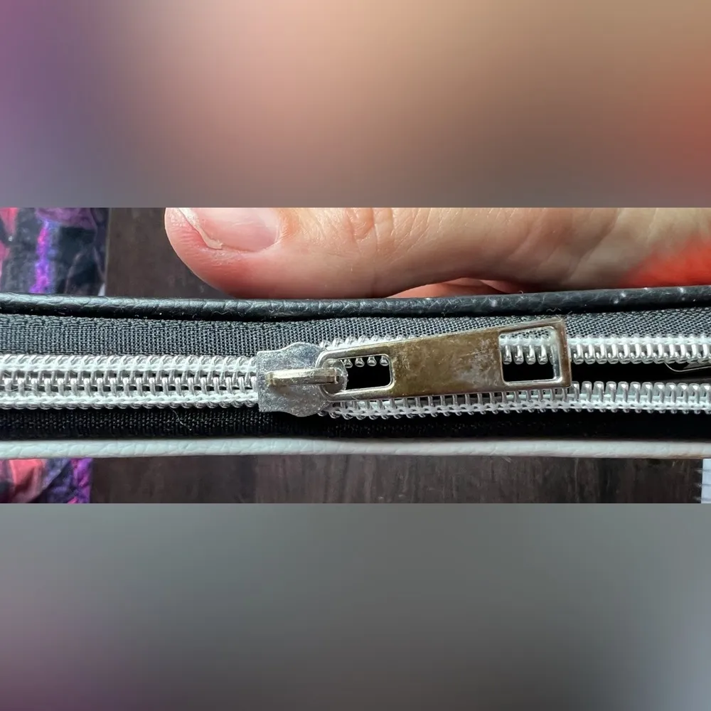 Star Wars the Mandalorian Zip Around wallet-new - Image 4