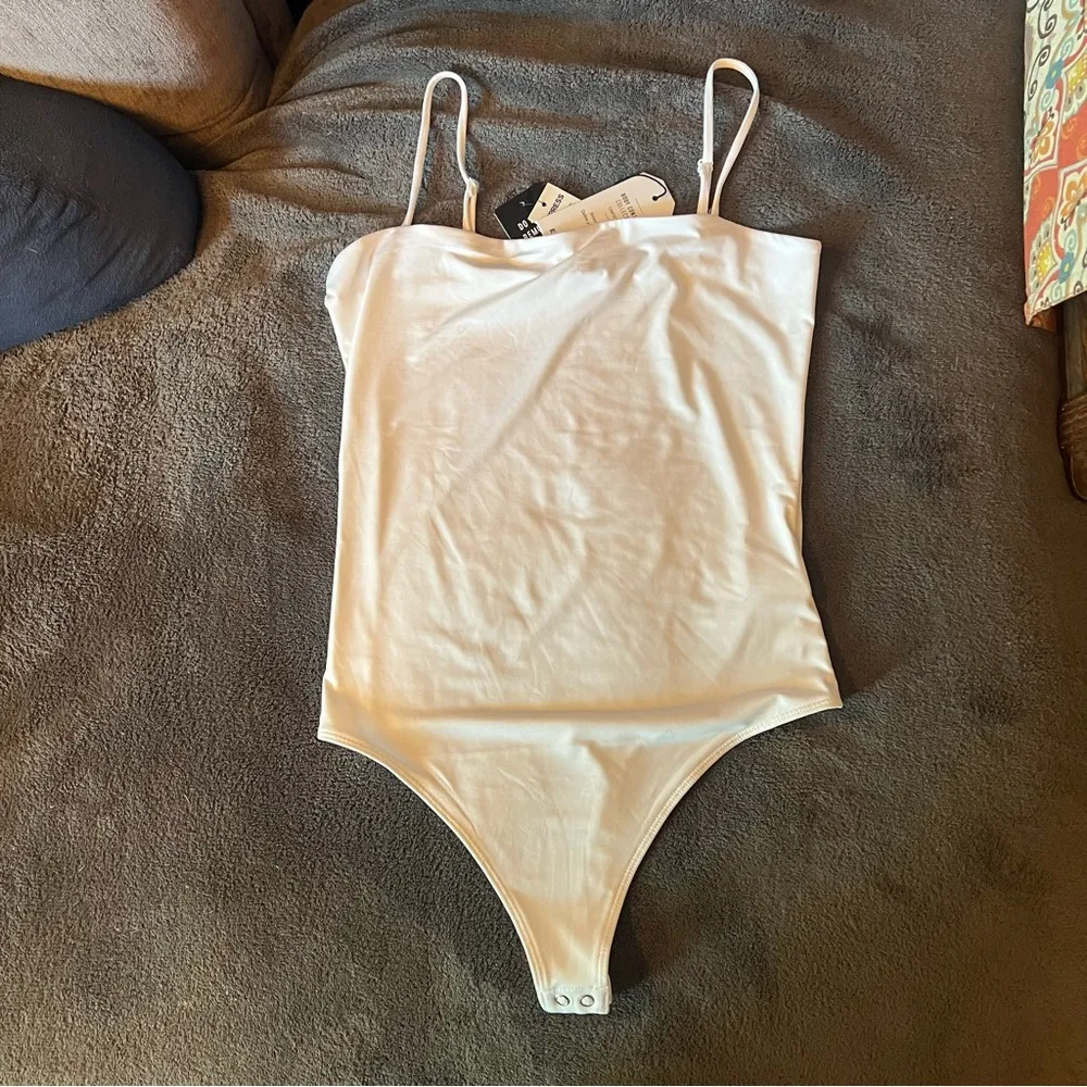 Express NEW White Bodysuit Size Small - Image 3