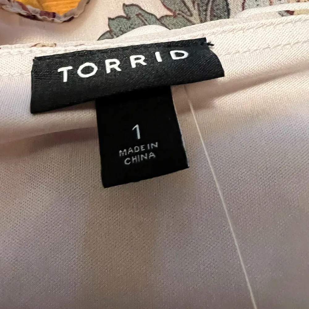 TORRID Top Blouse Shirt Multicolor Floral Babydoll Tiered V-Neck NWT Size 1 - Image 4