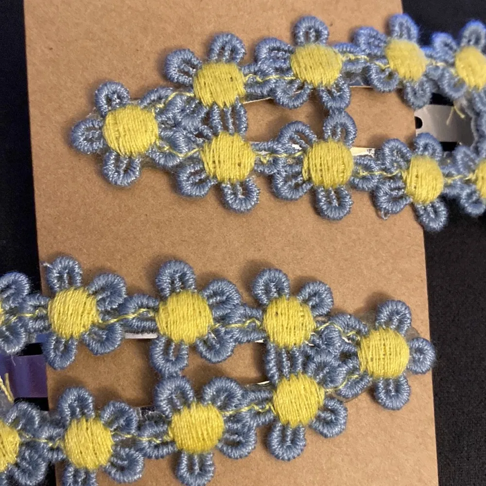 2pcs Flower Decor Hair Clips - Image 2