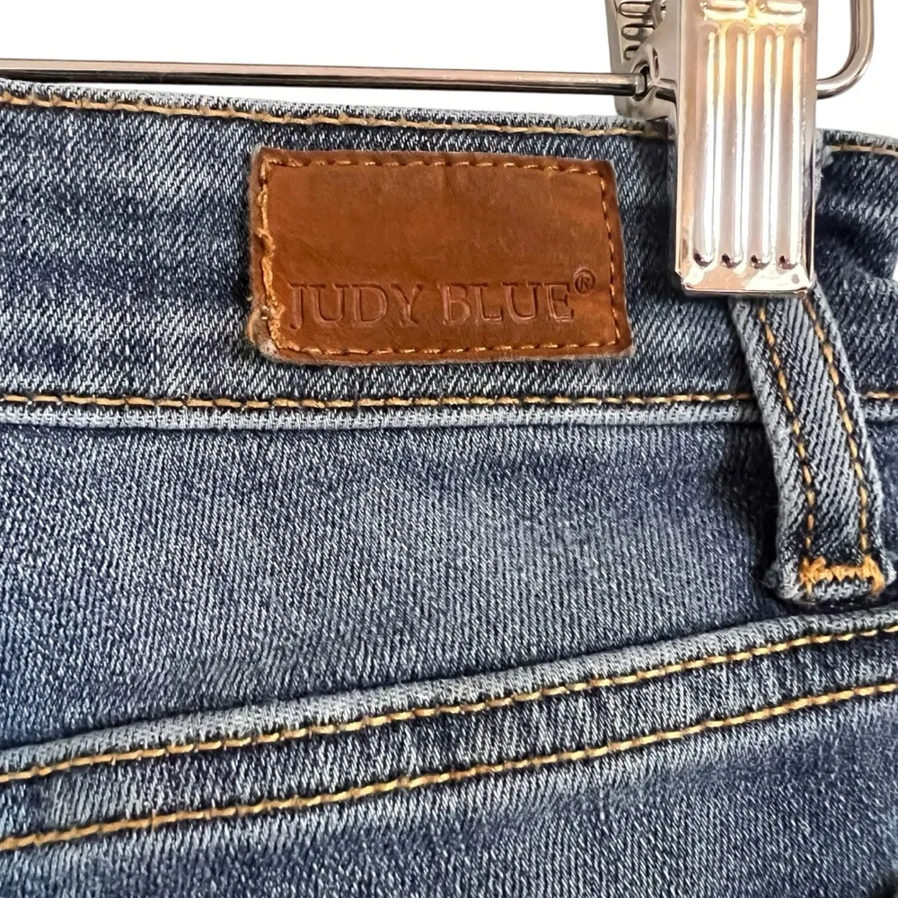 Judy Blue Women’s Relaxed Fit Distressed Denim Size 1/25 - Image 6