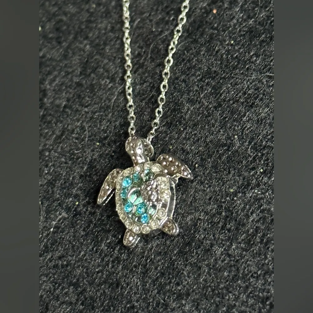 Mama Turtle with Baby Turtle on Shell Silver Chain Necklace - Image 4