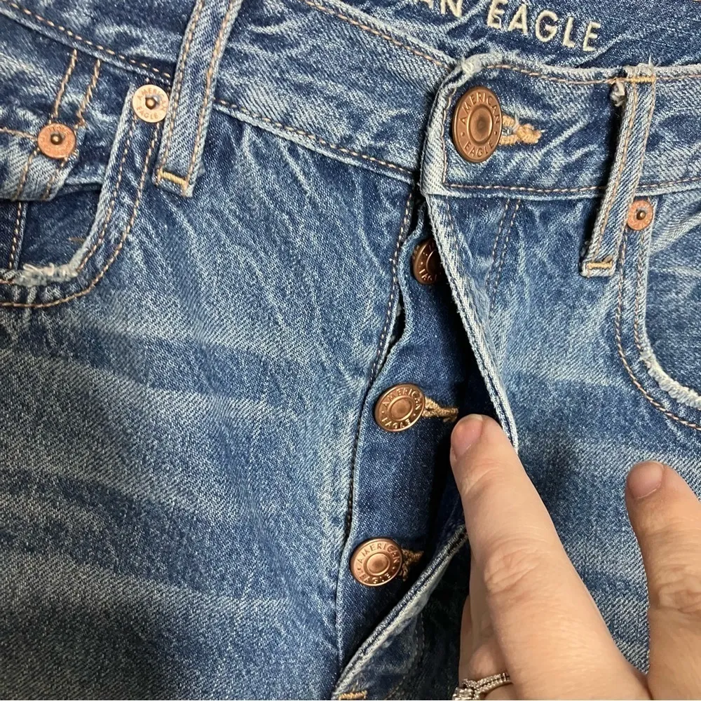 American Eagle Outfitters 90’s boyfriend Jeans‎ button fly size 8 - Image 4