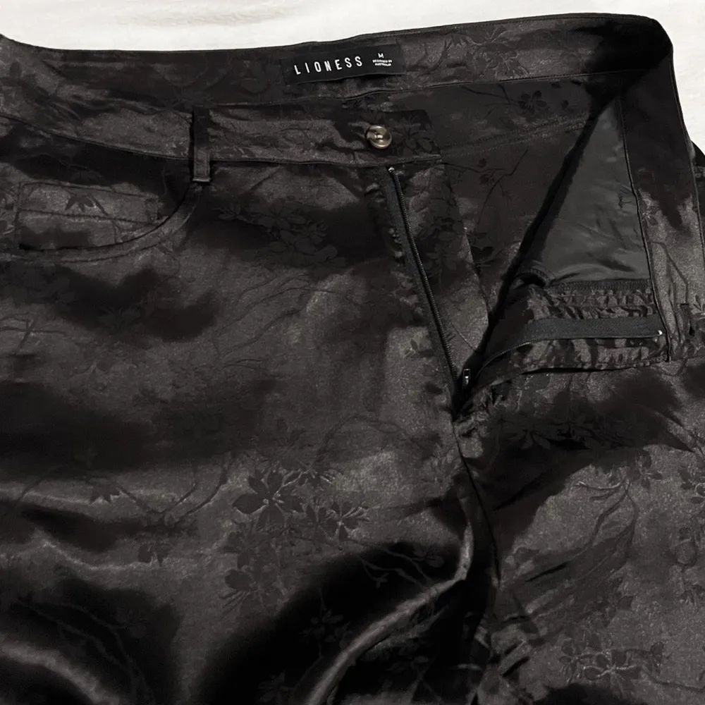 NEW Lioness St Germain Pants Satin Black Floral High Rise Straight Leg Medium - Image 11