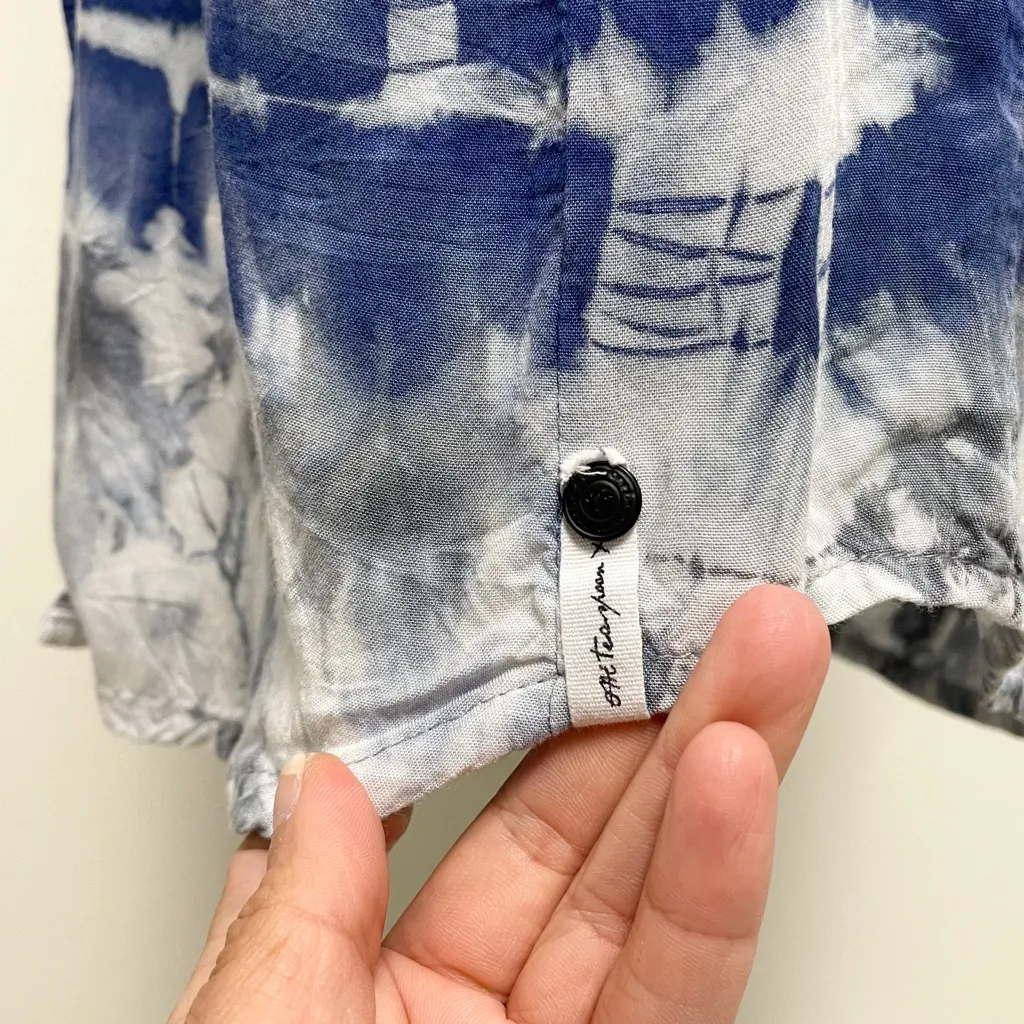 One Teaspoon Tie Dye Sleeveless Button Up Key hole - Image 4