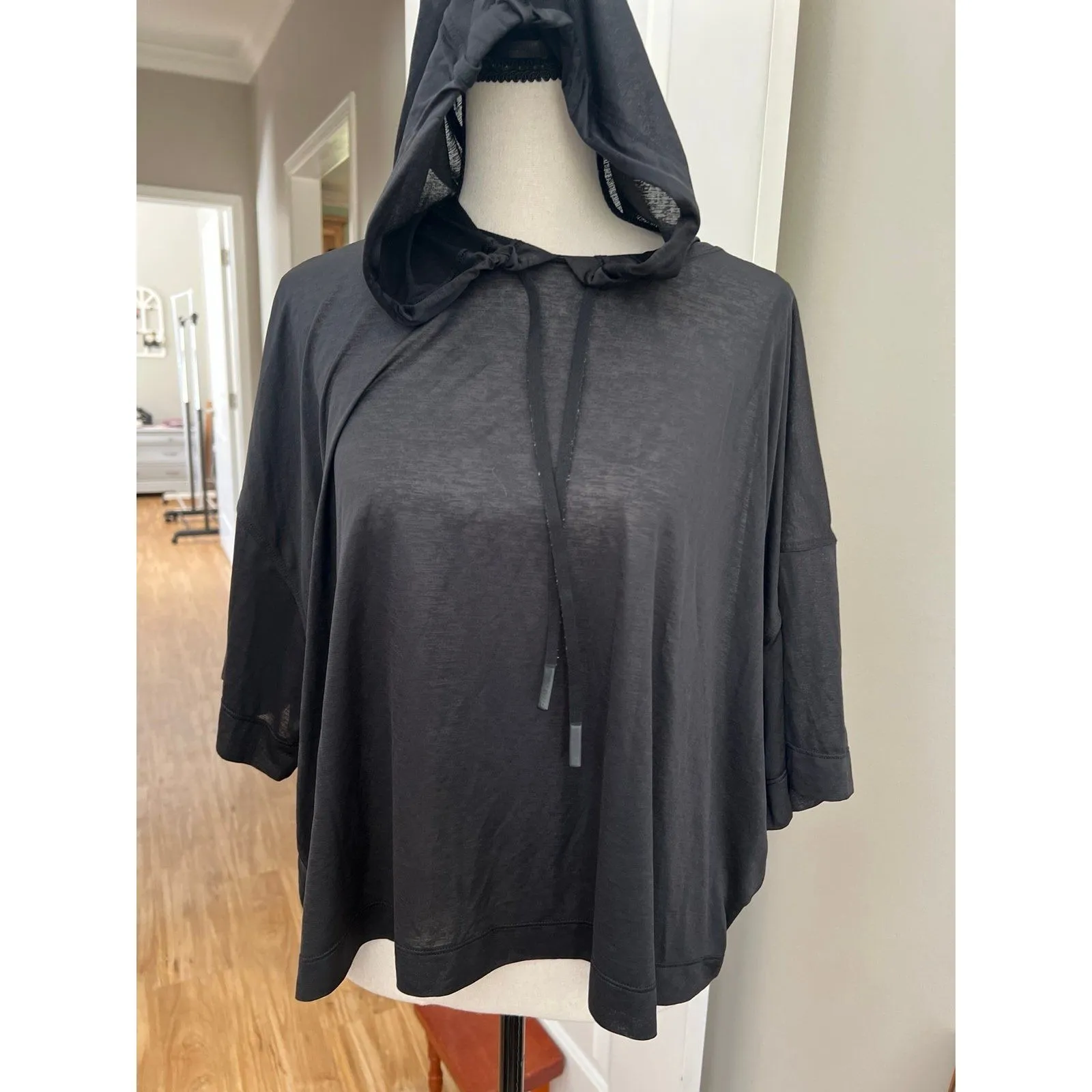 Athleta Vapor Hooded Tee size large - Image 2