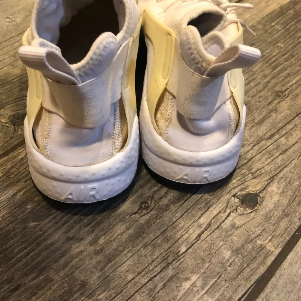 Women’s Nike Air Jordan Huaraches, size 9 - Image 3