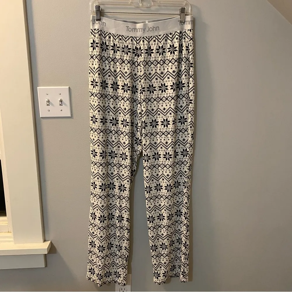 Tommy John Second Skin pj set size medium. Silky, luxe, modal stretch. Pockets. Black - Image 6