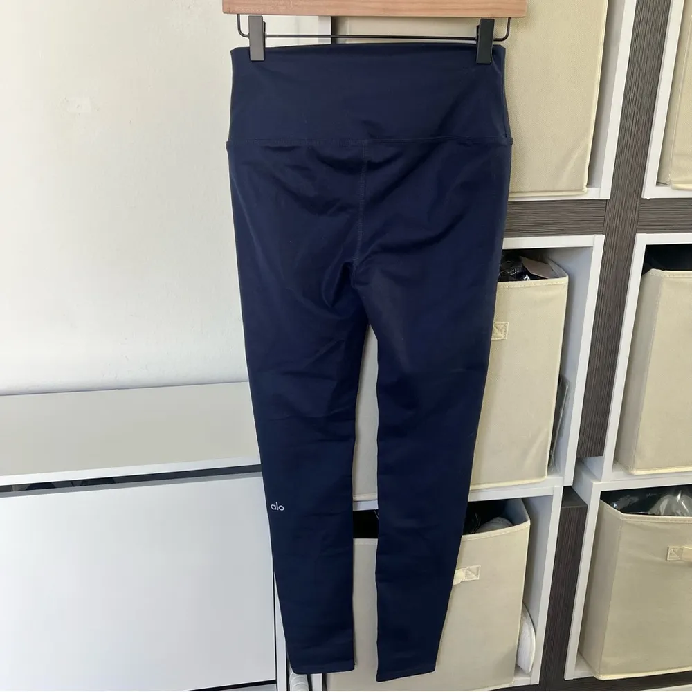 ALO Yoga Full Length High Rise Leggings in Navy Blue - Image 4