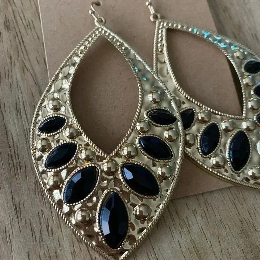 🆕 Gold Tone Angel Tear Dangle Earrings With Black Stones Accents 🆕 - Image 2