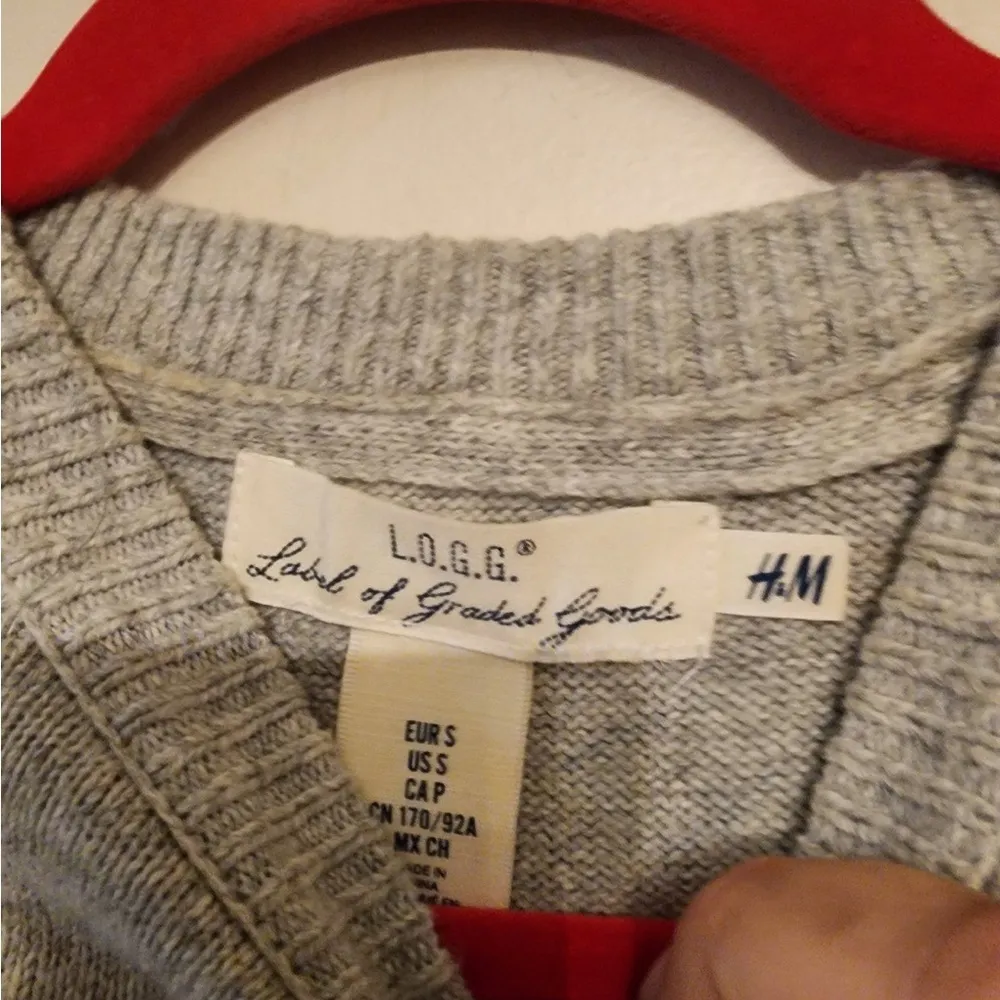 H&M label of graded goods sweeter size small - Image 4