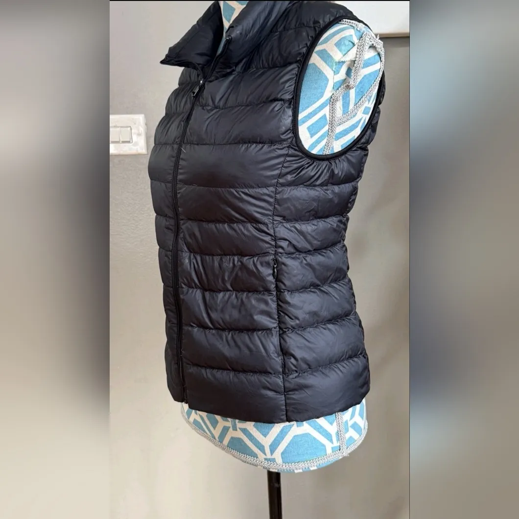 Uniqlo Women's Dark Puffer Vest - Image 2