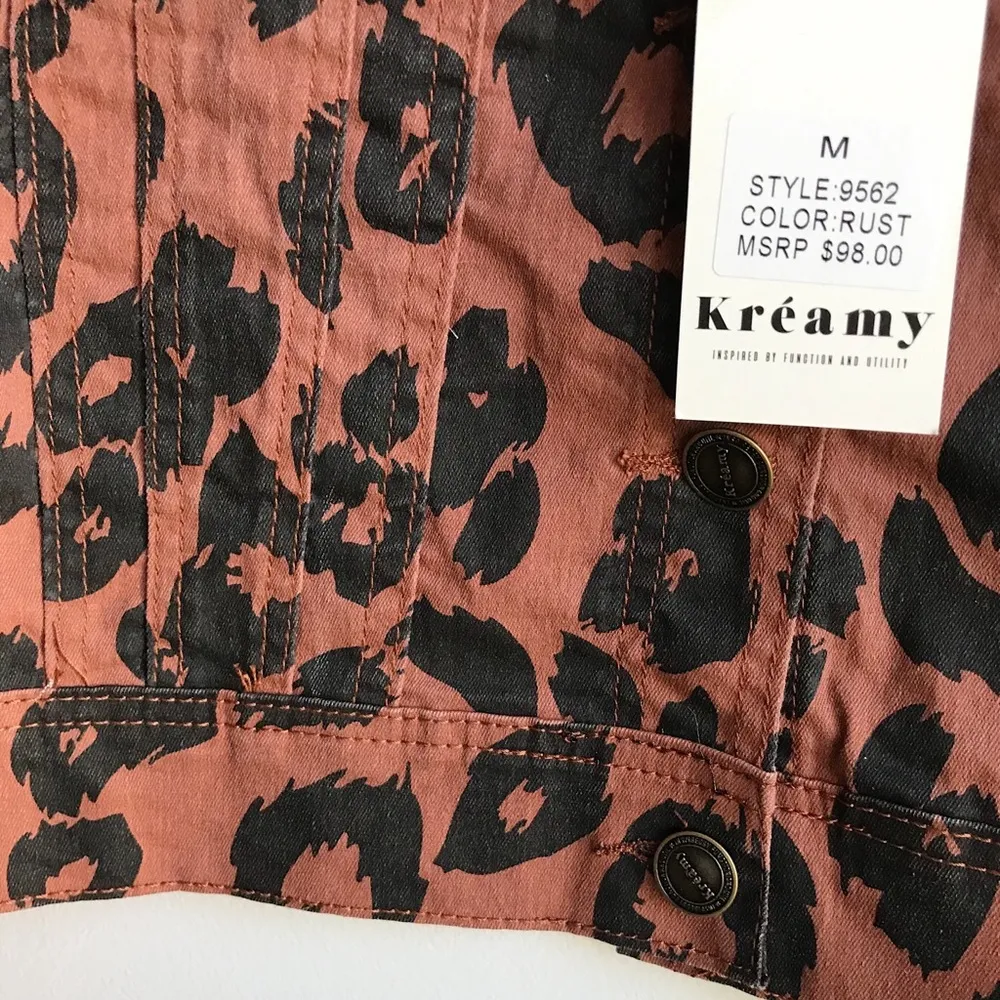 NWT Rust and Black Leopard Print Denim Jacket Red Size M - Image 7