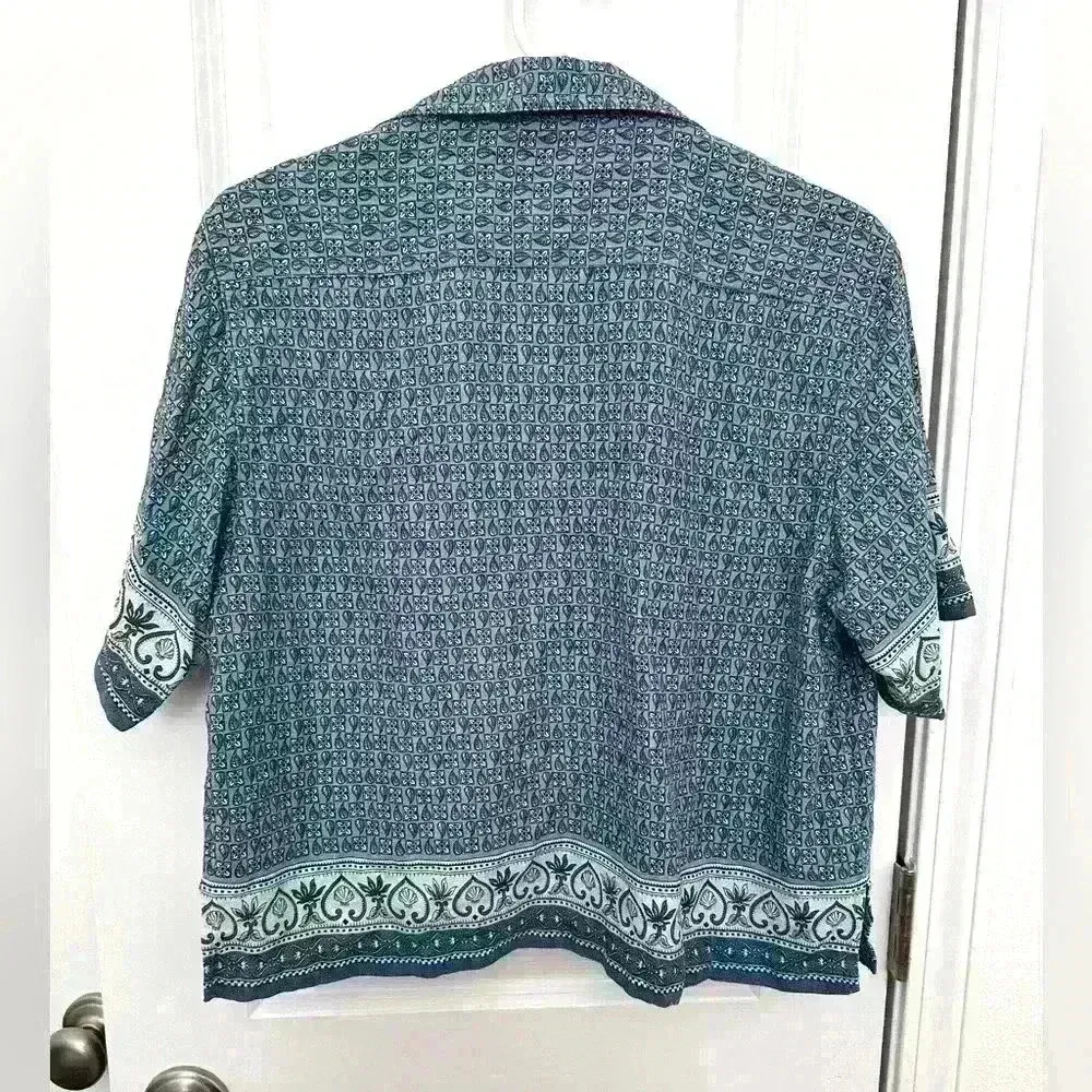 Vintage Tommy Bahama Women’s Blue Tropical Top *Flaw see description! - Image 2