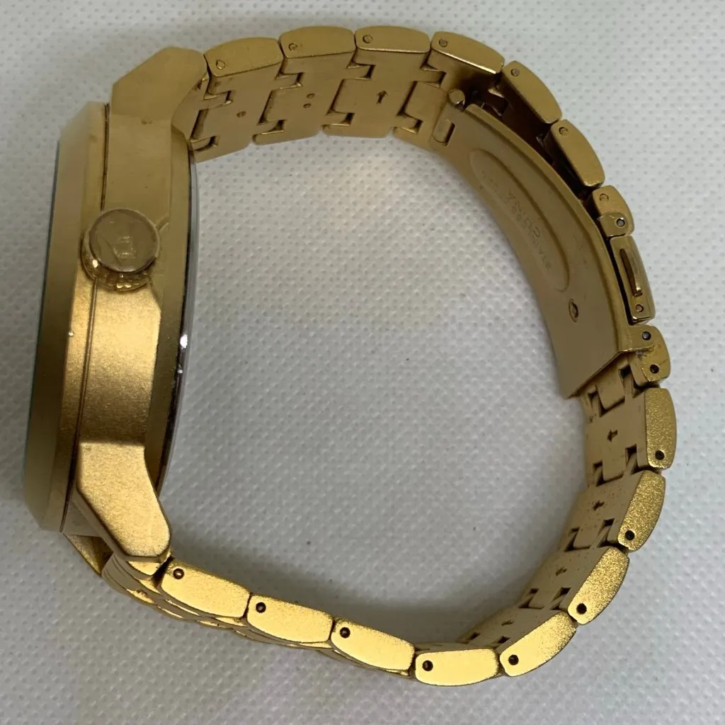 Kenneth Cole Reaction men’s watch gold tone black dial 48mm size 8” running - Image 8