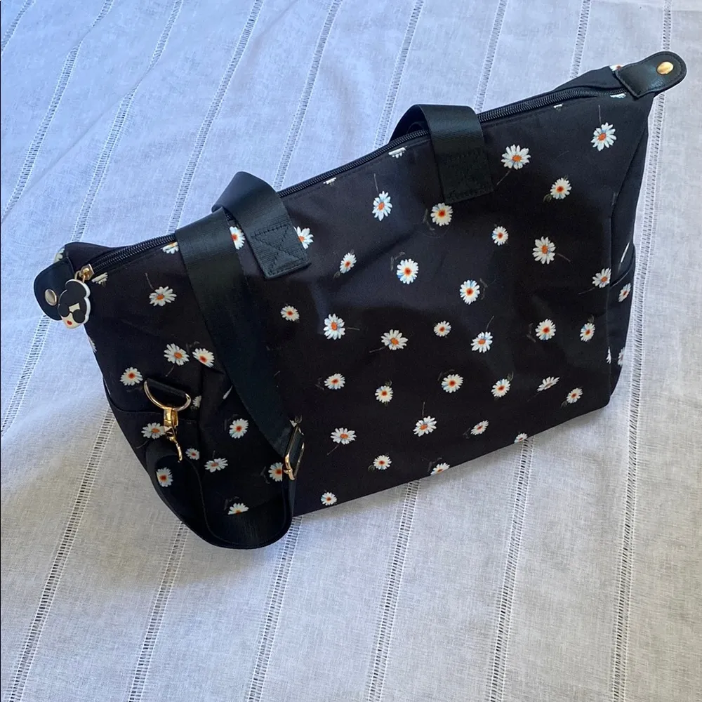 Alice + Olive X FABFITFUN DUFFEL Daisy Bag Black - Image 4