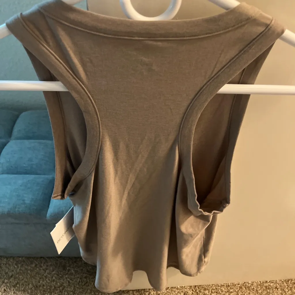 Beyond yoga, spacedye featherweight tank top, new with tags medium - Image 3