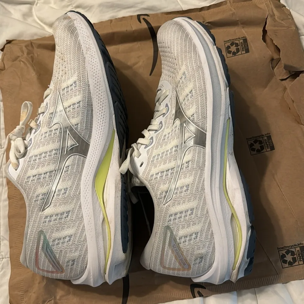 Mizuno Women's Wave Rider 25 Running Shoe Size 11 - Image 4