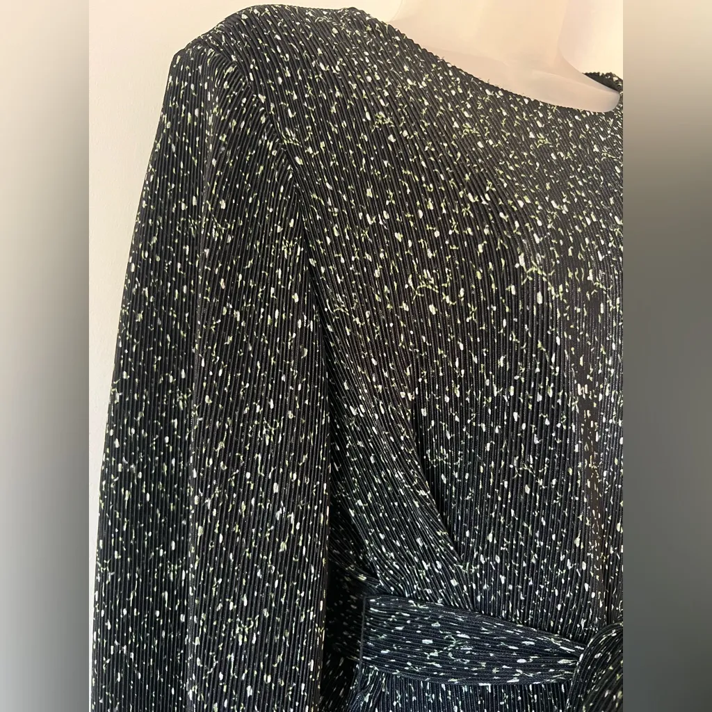 Giani Bini Black Long Sleeve Mini Dress Size L – Belted Waist, Subtle Print Green Size L - Image 10