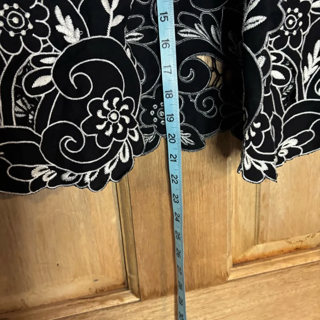 Chico's women’s Elegant linen Black and white floral print cardigan size 1‎ - Image 5