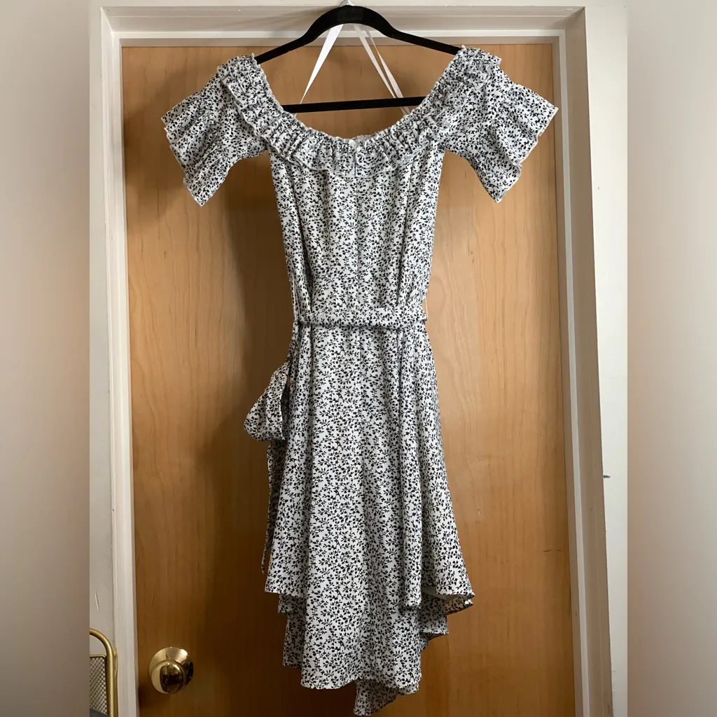 Tularosa Off-Shoulder Black and White Ciao Mini Dress   Size-Small - Image 3