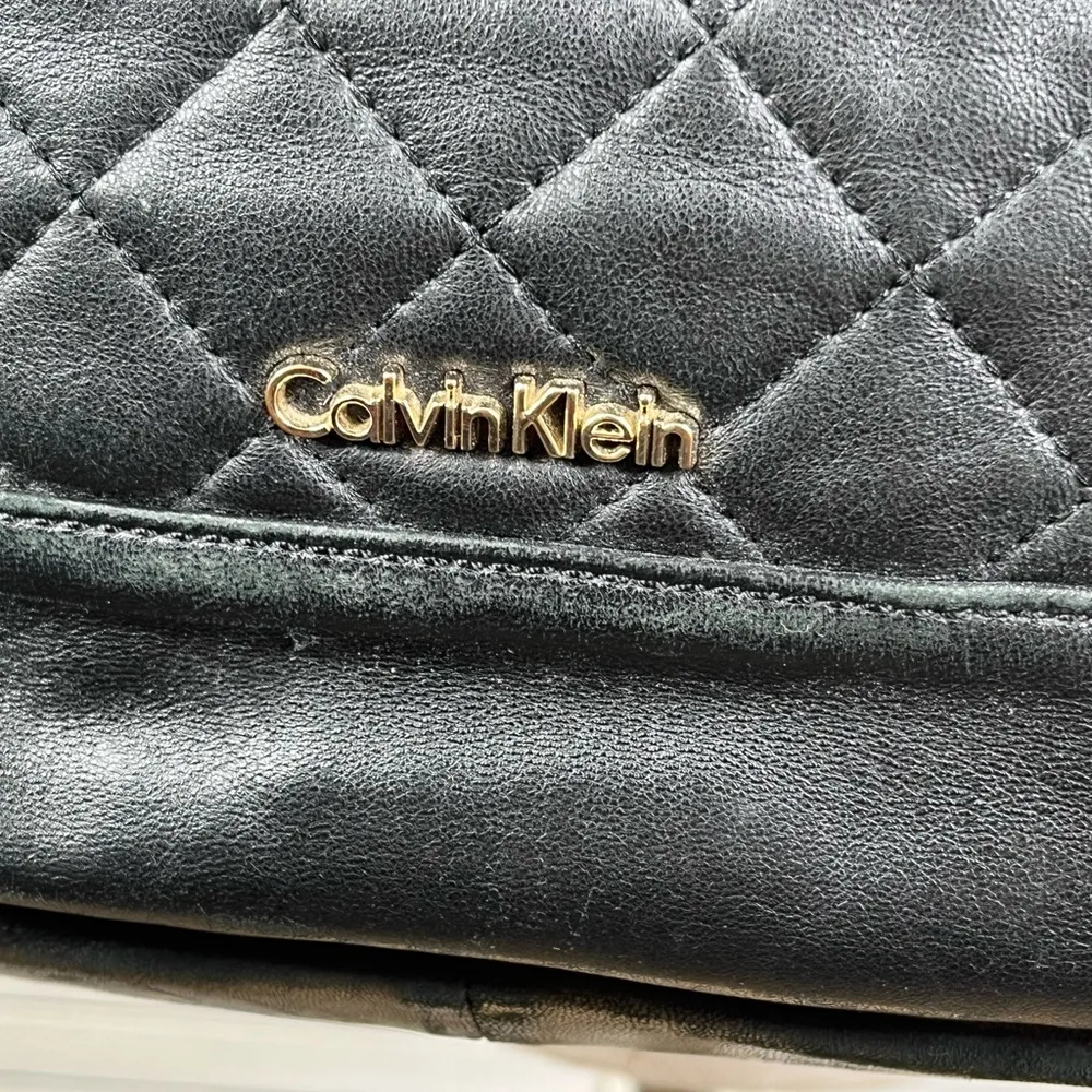 Calvin Klein  Quilted Satchel Bag Black - Image 3