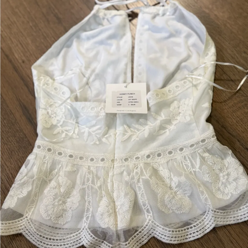 Honey Punch White Peplum Halter Top- Size Extra Small - Image 3