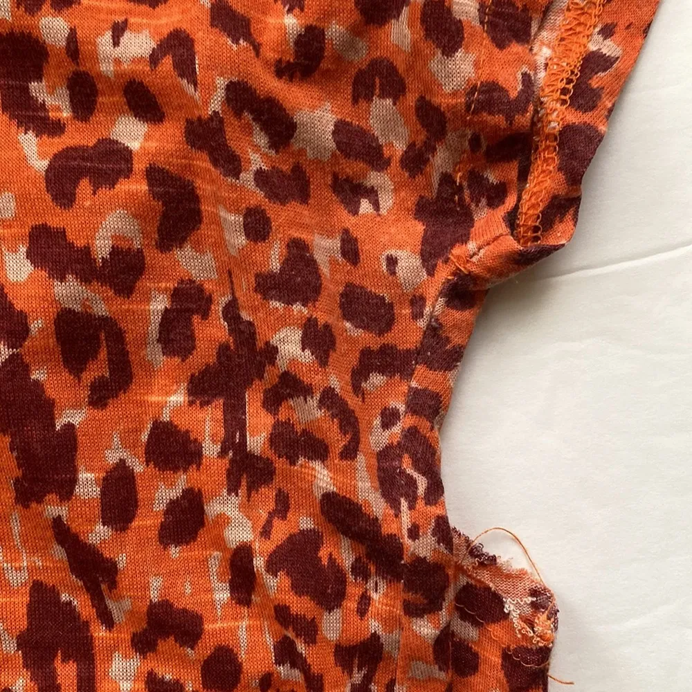 Lucky Brand orange printed raw hem top, size medium - Image 9