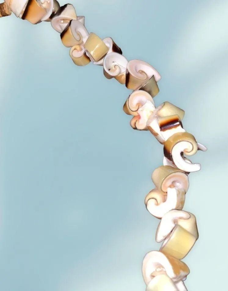 Vintage Luanos Shaved Seashells 18” Necklace Screw Barrel Closure - Image 4