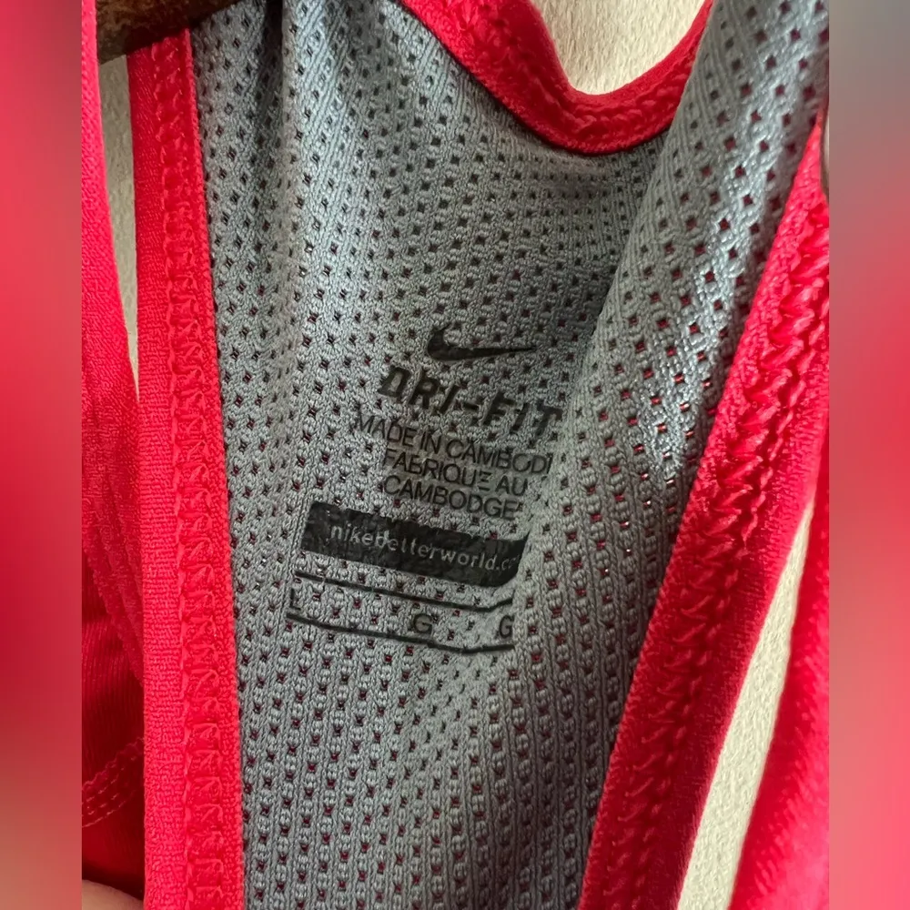 Nike  dri fit racer back tank built in bra size large - Image 4