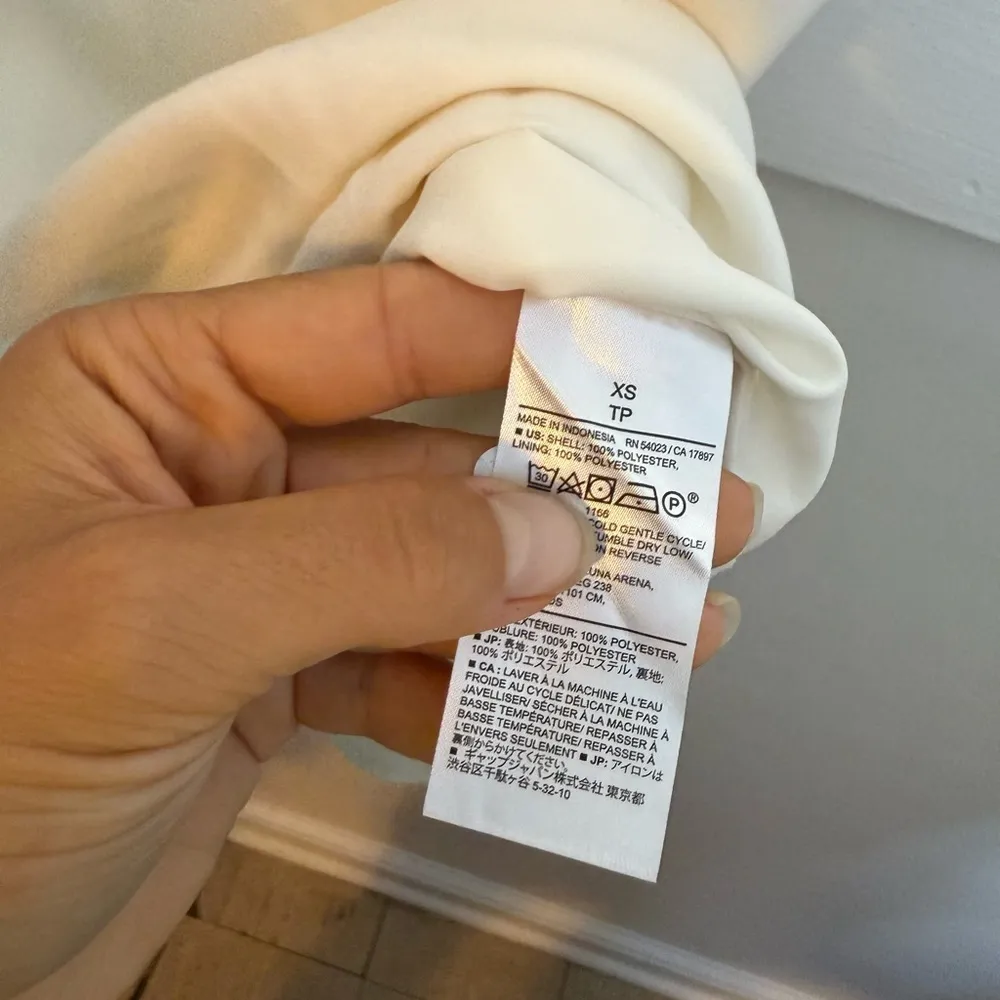 Banana Republic White Satin Short Sleeve Shell Top - Image 4