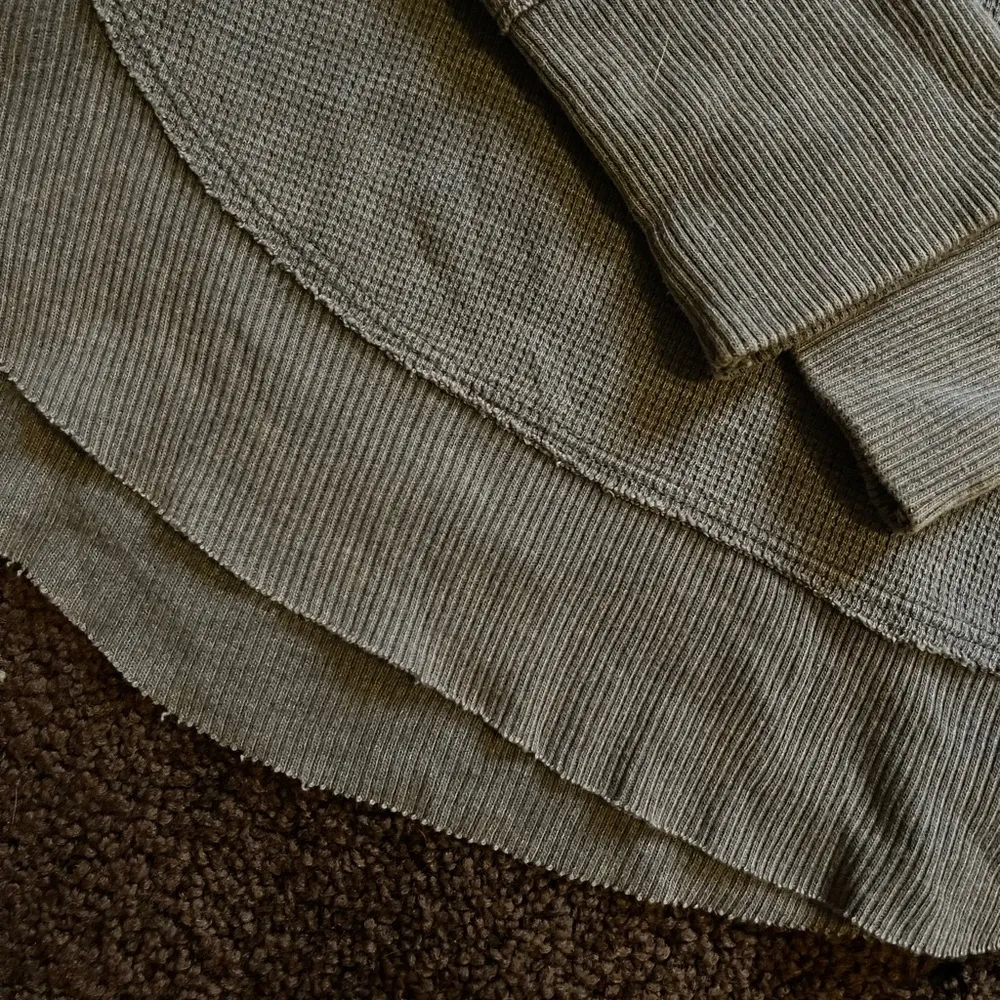 gray drawstring hooded long sleeve shirt S - Image 4