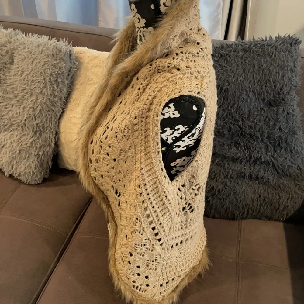 APT. 9 Beige Crochet Vest with Wool and Faux-Fur Collar & Trim Size XL - Image 3