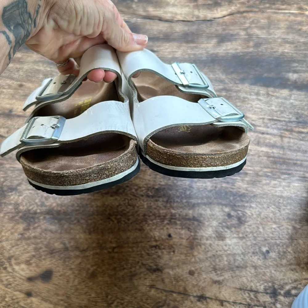 Birkenstock Arizona white Patent leather  - Size 38 or us 7 - Image 3