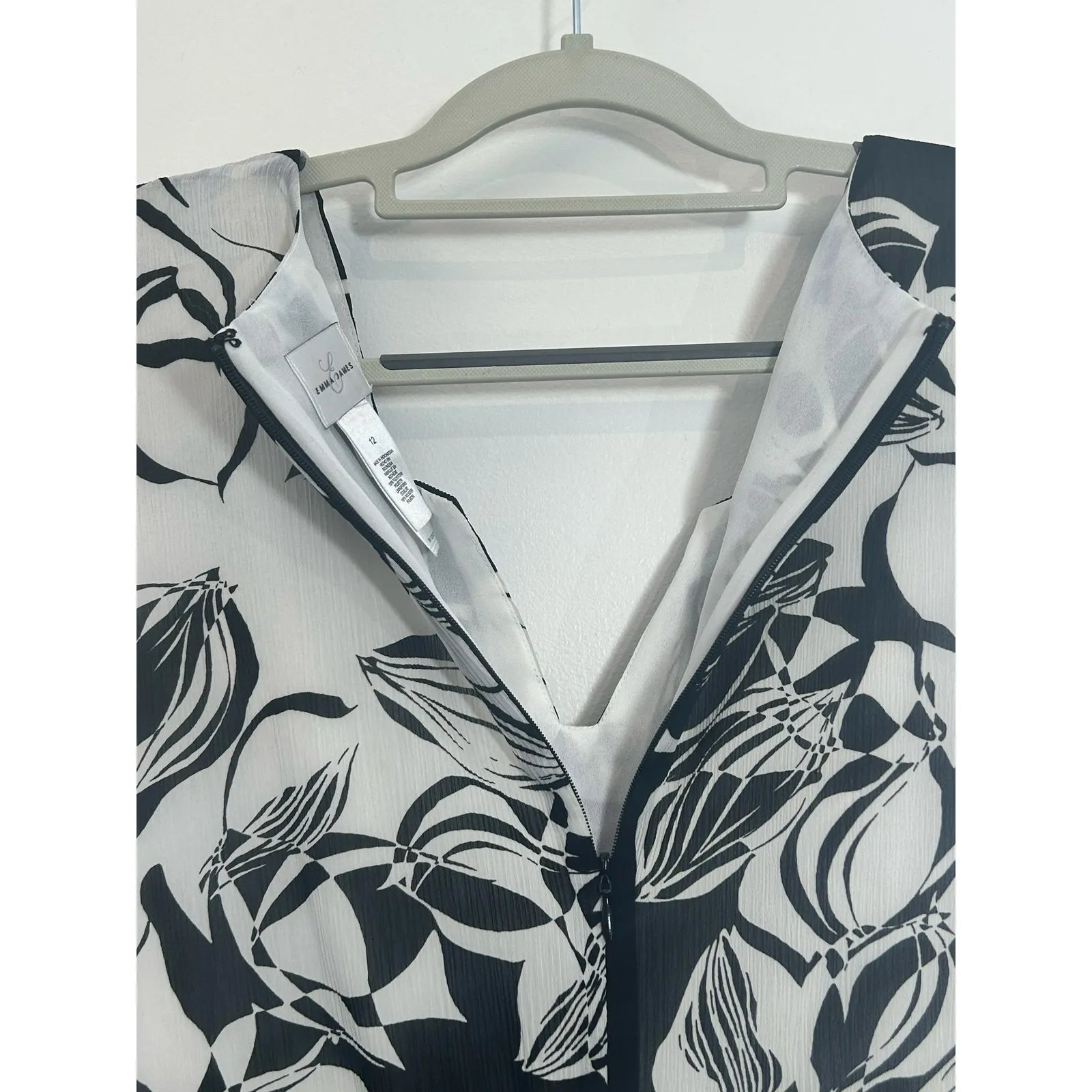 Emma James Blouse 12 Black White Tropical Floral Sleeveless Country Club NWT - Image 5