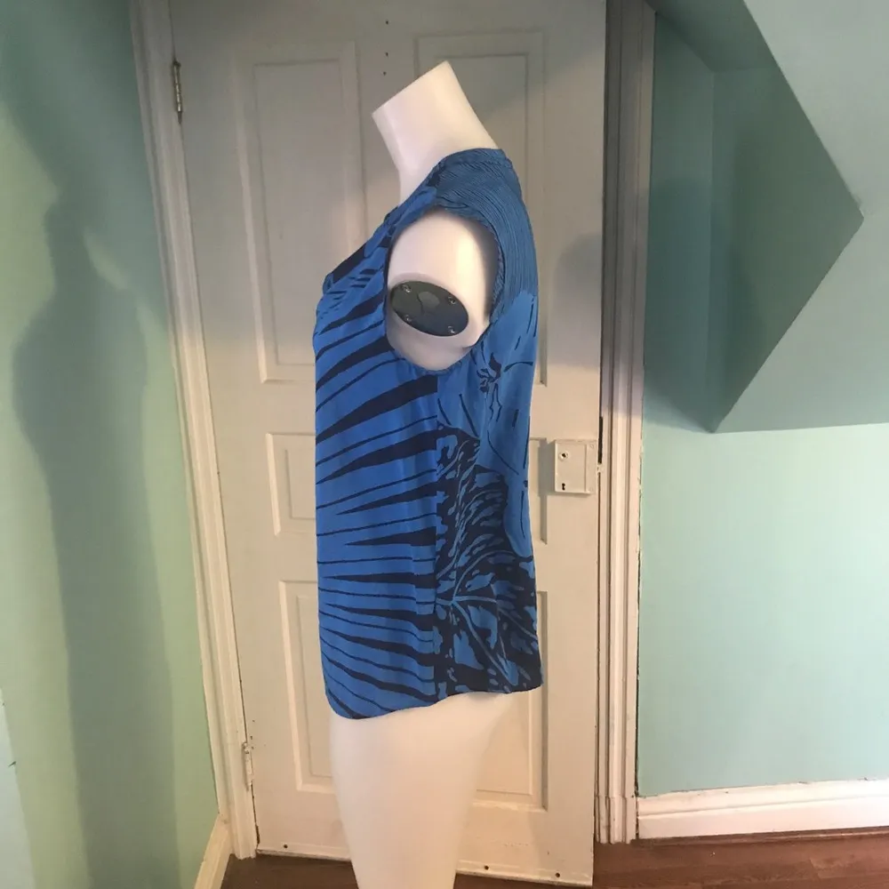 J. Crew V-Neck Band Sleeve Top in Palm Frond sz6 - Image 4