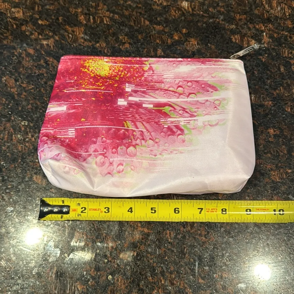 New Clinique cosmetic bag - Image 2