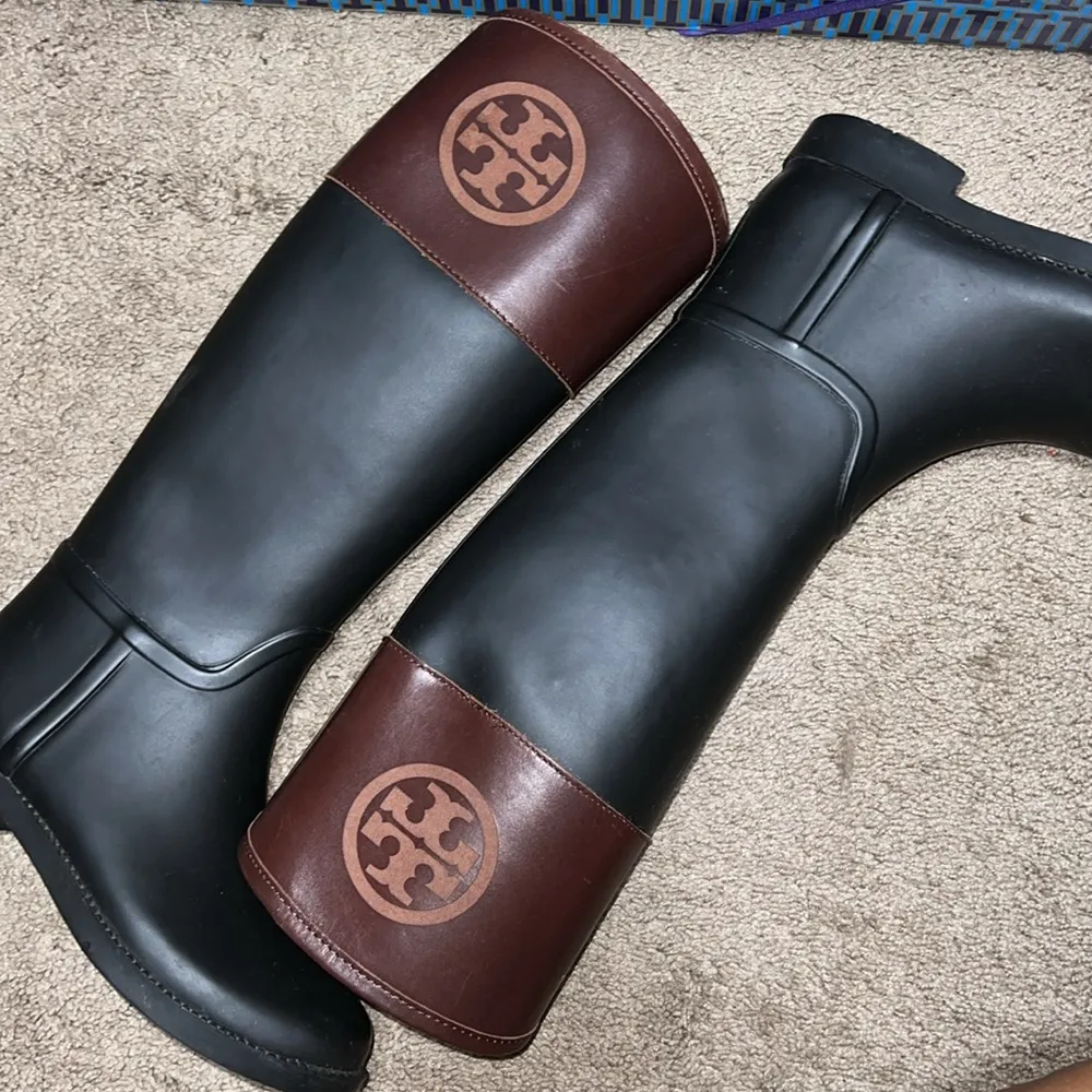 Tory Burch  Classic Rainboot Semi Shine - Image 3