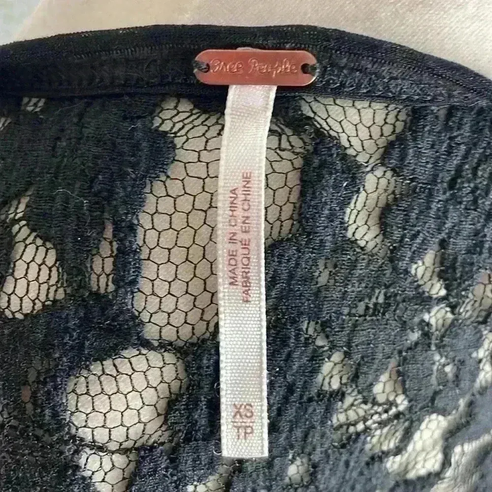 Free People Top Pullover Short Sleeve Scoop Neck Floral‎ Lace Black Sz XS - Image 7