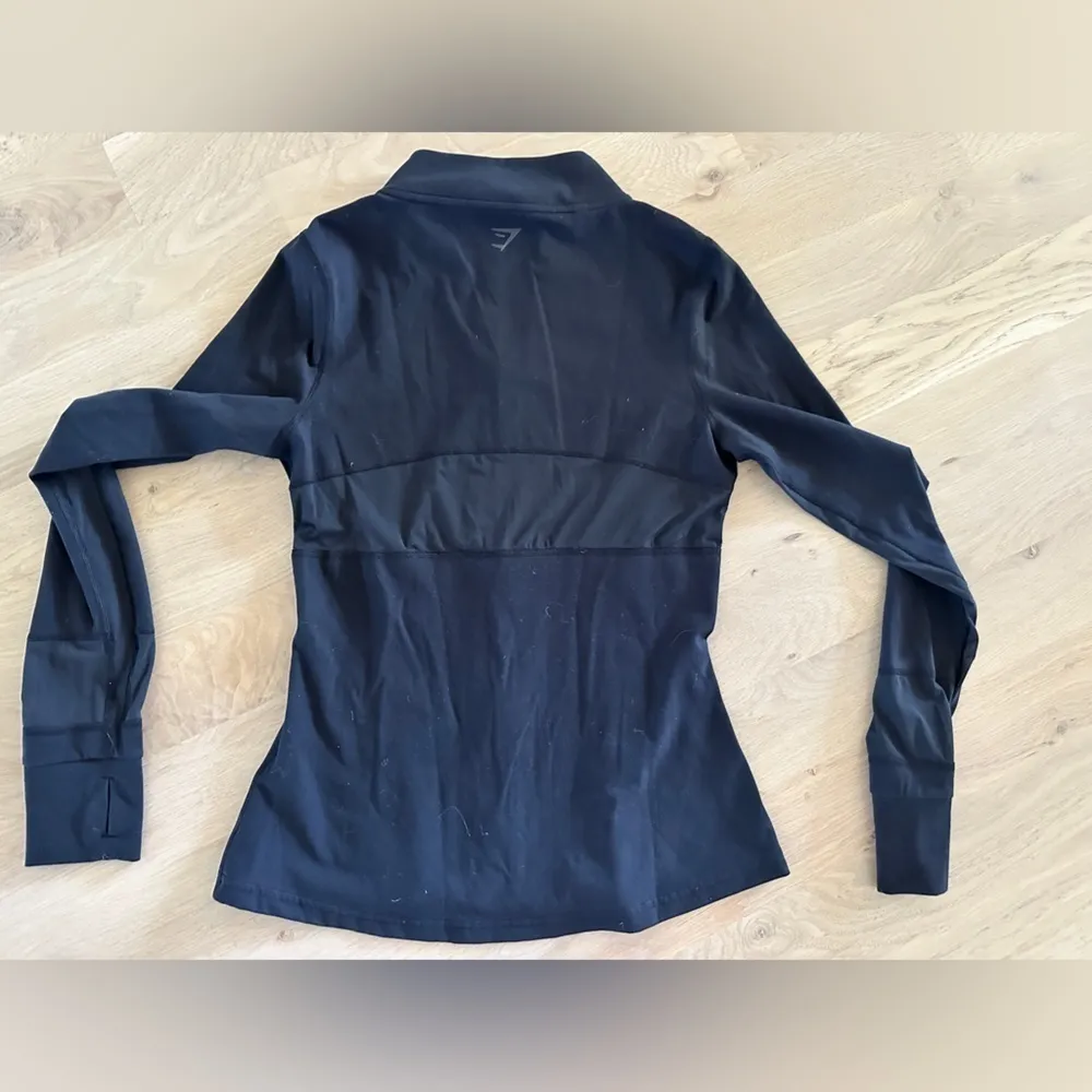 Gym shark women’s jacket with mesh detail black size medium - Image 2