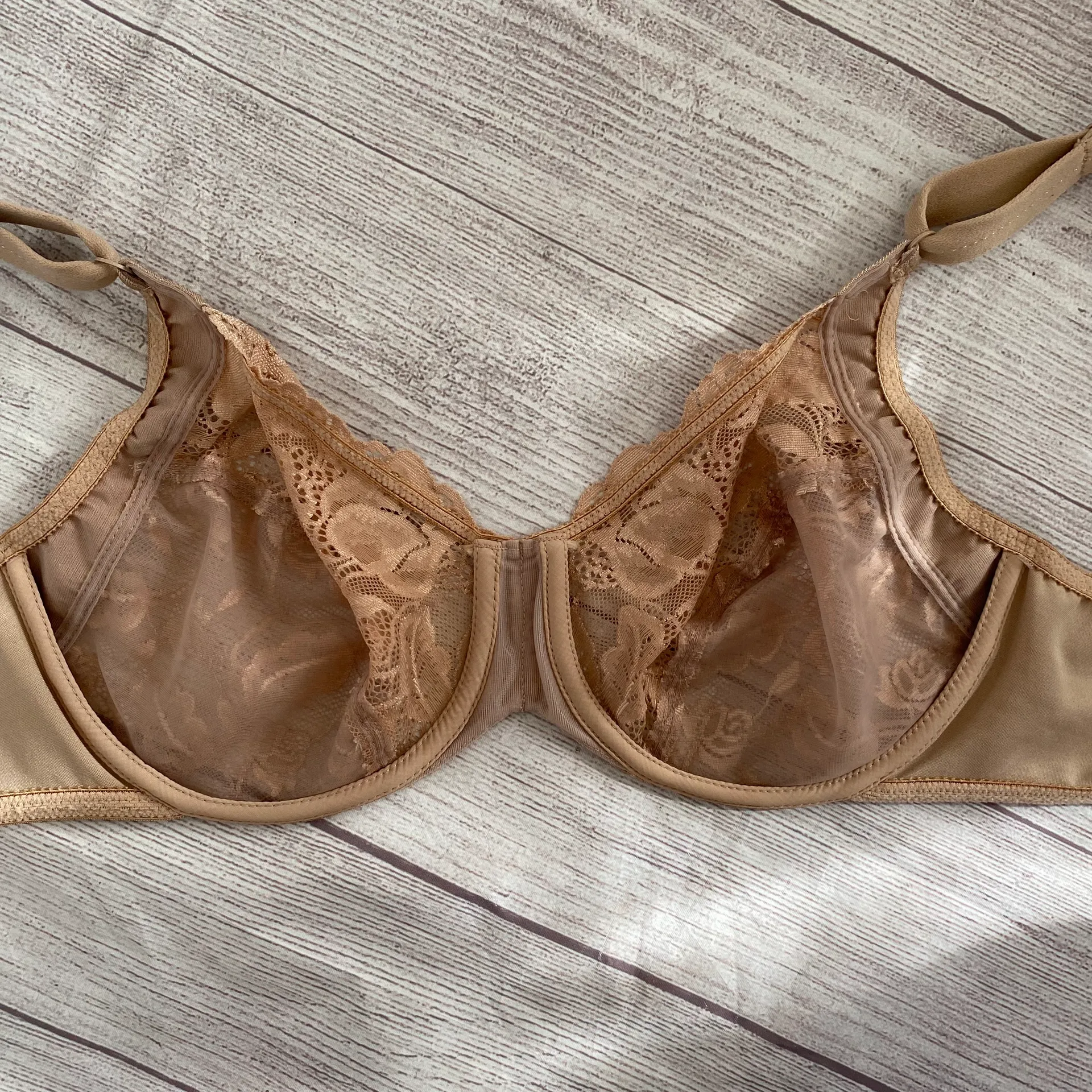 Olga women 38D underwire push up lace bra w/3 hook back closure tan    - Image 7