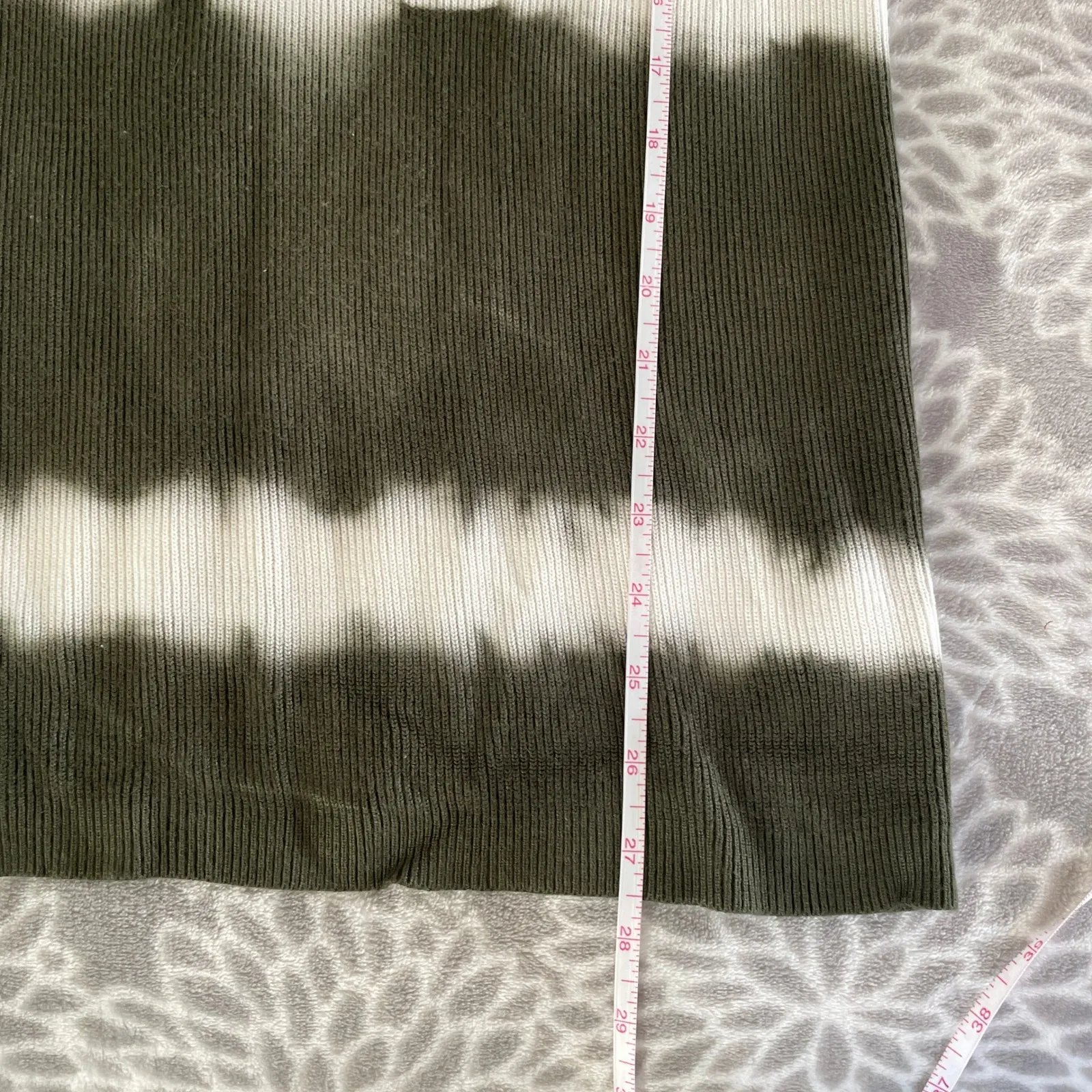 Ribbed Tie Dye Sweater size Small Green White Y2K Retro Vibes VNeck Striped Top - Image 5