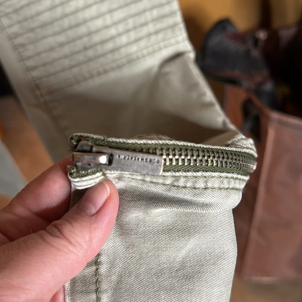 BCBGMaxAzria Moto Light Olive Green Jeans Size 28 - Image 6