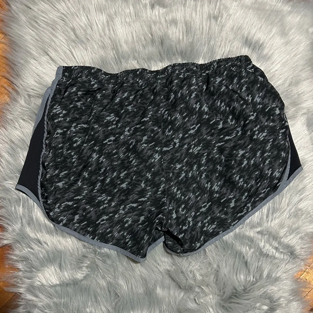 Nike Dri-Fit Camo Tempo Running Shorts Size Medium - Image 2