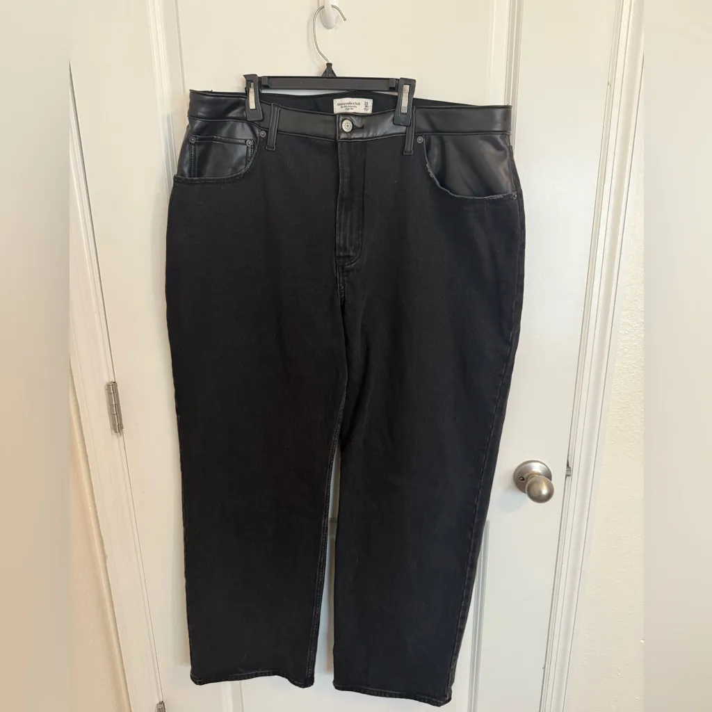 Abercrombie & Fitch 90’s Relaxed High Rise Jean Size 18 Short - Image 2