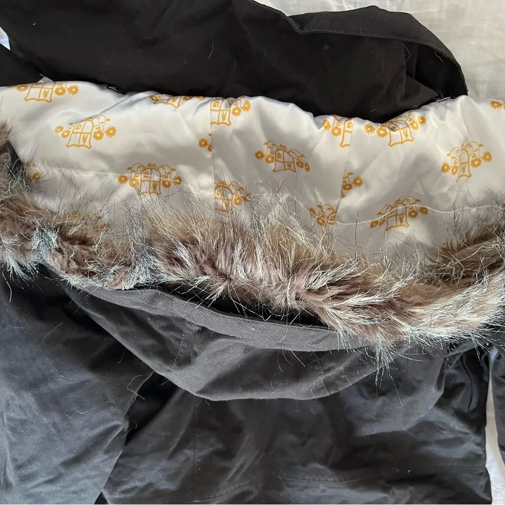 Burton’s The White Collection Dry Ride Snowboard jacket - Image 9